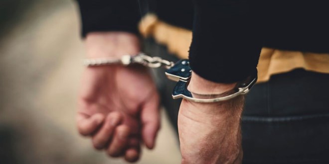 İzmir'de eşini kabloyla boğarak öldüren zanlı tutuklandı