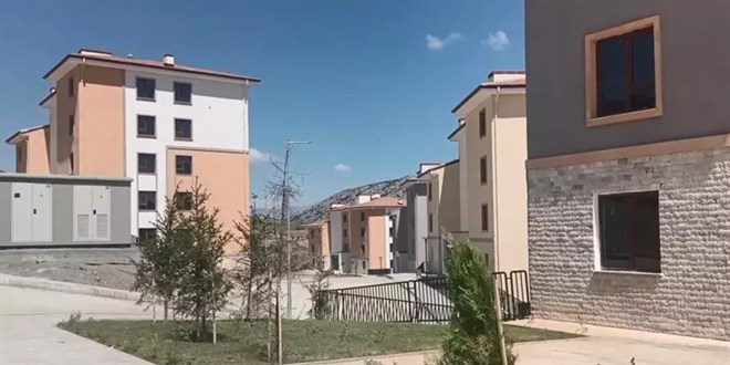 Adıyaman'da 159 depremzede aile kura ile yeni evlerine kavuştu