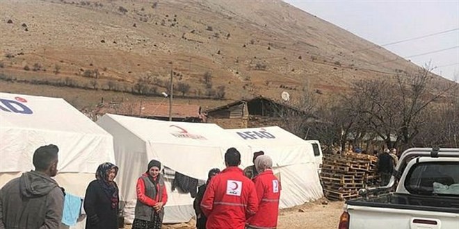 Türk Kızılay, deprem bölgesindeki yardımlarını sürüyor