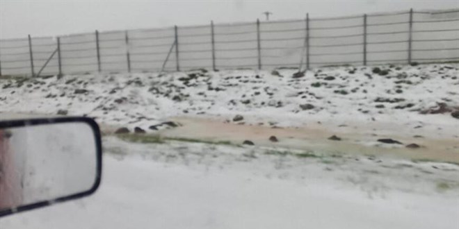 Haziran ayında şaşırtan görüntü: Beyaza büründü