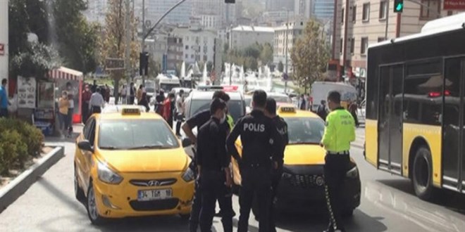 Taksicilerin yolcu kavgası kanlı bitti: 1 ölü