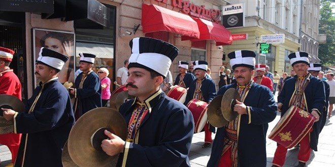 Milli Savunma Bakanlığı Mehteran Birliği tarihi Mostar Köprüsü'nde konser verdi