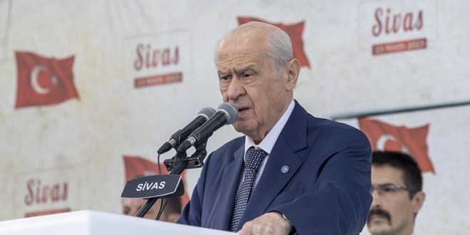 Bahçeli'den Rabia Kadir çağrısı