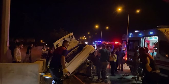 Osmaniye'de duvara çarpan otomobildeki 2 kişi öldü