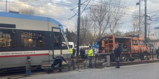 Bağcılar'da tramvay raydan çıktı