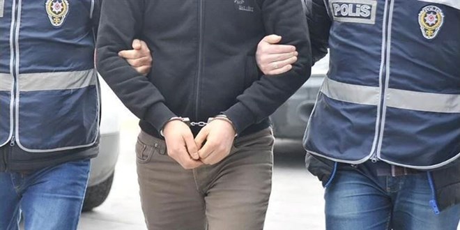 Yunanistan'a kaarken yakalanan 2 FET phelisi tutukland