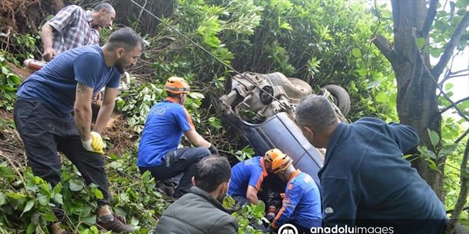 Giresun'da otomobilin şarampole devrildiği kazada 2 kişi öldü
