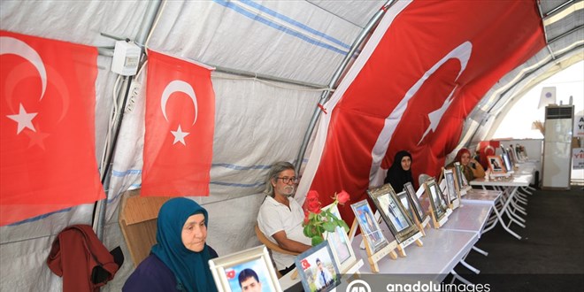 Diyarbakır anneleri bayramı çocuklarına kavuşma ümidiyle karşılıyor