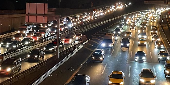 Tatil dönüşü D-100 kara yolunun Karabük kesiminde yoğunluk