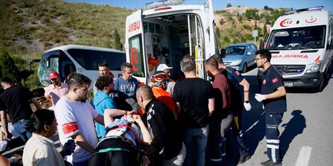 Eskiehir'de arampole devrilen otobsteki 35 yolcu yaraland