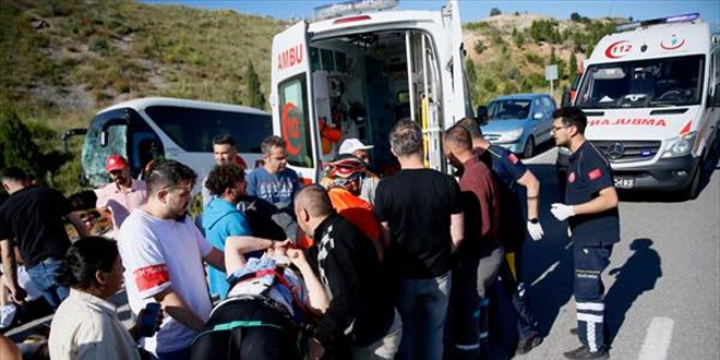 Eskişehir'de şarampole devrilen otobüsteki 35 yolcu yaralandı