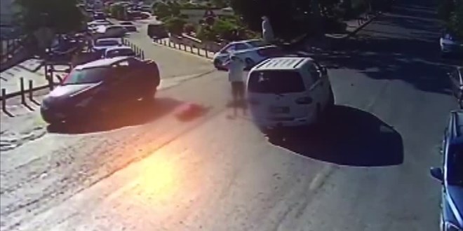 Minibüsle çarpışan motosikletteki 1 kişi öldü, 1 kişi yaralandı