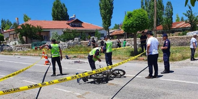 Pikap ve motosiklet çarpıştı: 2 kişi hayatını kaybetti
