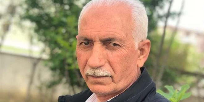 Camide namaz kılarken kalbine yenik düştü