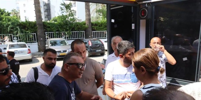 Depremden sağ kurtulup geldikleri Marmaris'te de sokakta kaldılar