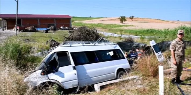 Samsun'da minibüs şarampole devrildi, 2 kişi öldü, 5 kişi yaralandı