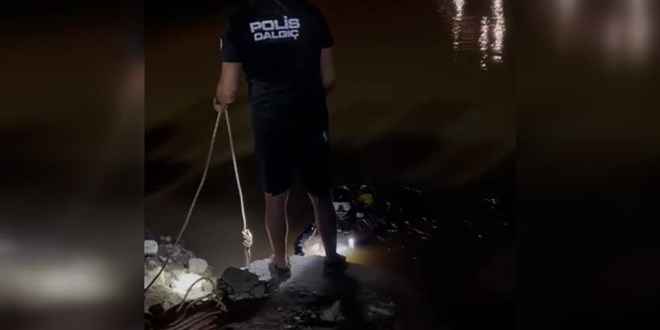 Ağrı'da hayvanları nehrin karşısına geçirmeye çalışırken suya düşen çocuk boğuldu