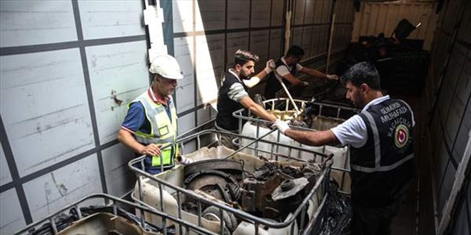 Mersin'de ithali yasak motor blokları ve şanzıman ele geçirildi
