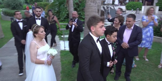 Adana'da 50 yıllık evli çift nikah tazeledi