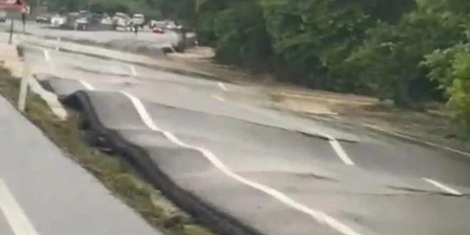Sel yolda deprem etkisi yarattı