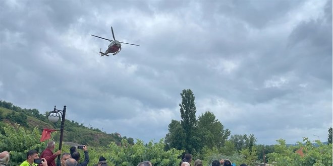 Bartın'da selde mahsur kalan işçiler helikopterle kurtarıldı