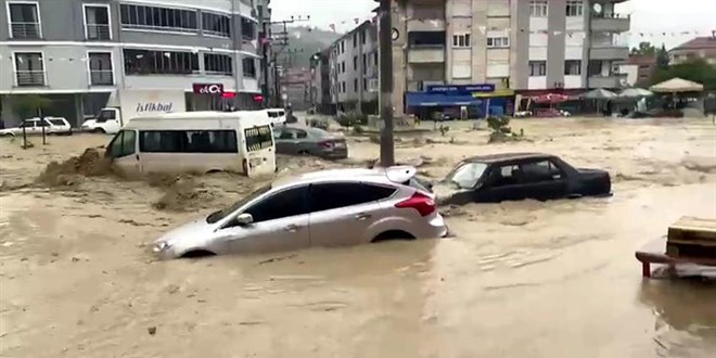 Zonguldak'ta tren seferleri yoğun yağış nedeniyle yapılamıyor