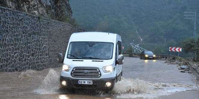 Karadeniz-Akdeniz Yolu'nda heyelanlar meydana geldi