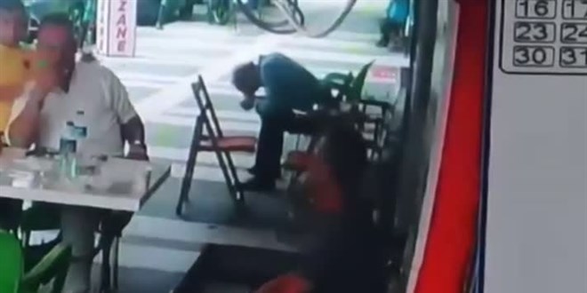 Sakarya'da kalp krizi geçiren kişiye yoldan geçen doktor müdahale etti