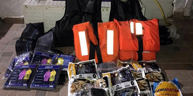 İzmir'de taksiyle göçmen kaçakçılığına 1 tutuklama