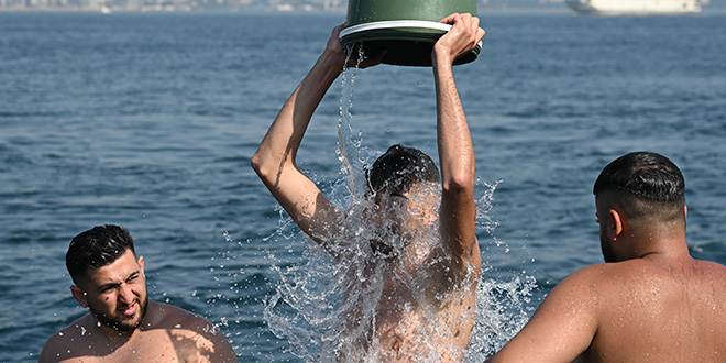 İstanbul'da sıcaklık gölgede 35 dereceyi gördü