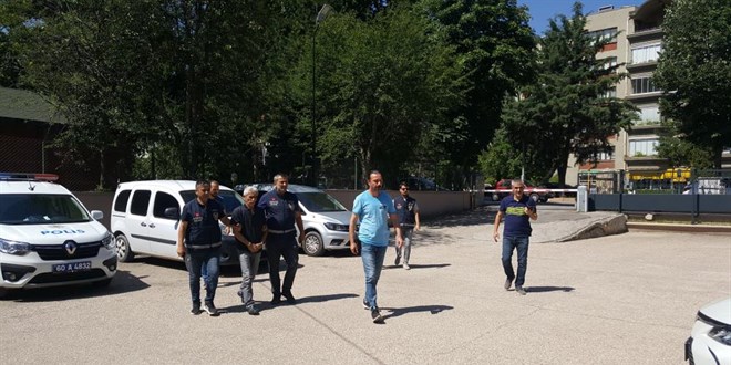 'Kendi kendini bıçakladı' dediler, çıkarıldıkları mahkemece tutuklandılar