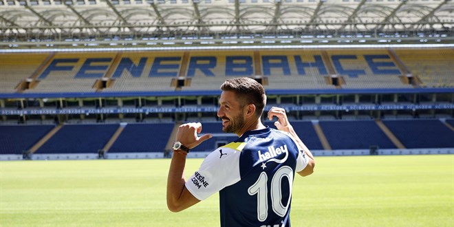 Fenerbahçe, Dusan Tadic'i renklerine bağladı