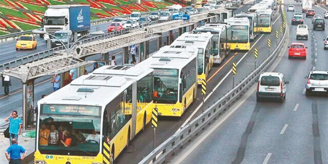 İstanbul'da vatandaş toplu taşımada kavruluyor
