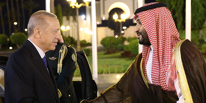 Erdoğan Suudi Arabistan'da resmi törenle karşılandı