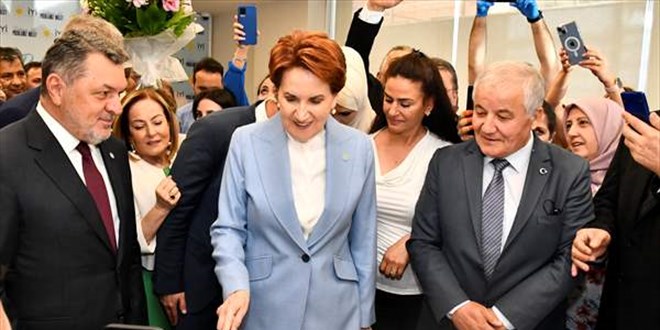 İYİ Parti Genel Başkanı Akşener'e doğum günü sürprizi