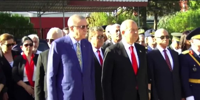 Cumhurbaşkanı Erdoğan, Lefkoşa'daki Atatürk Anıtı'nı ziyaret etti