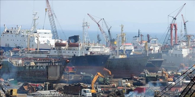 İzmir'e söküm için getirilen gemi için şirketten açıklama