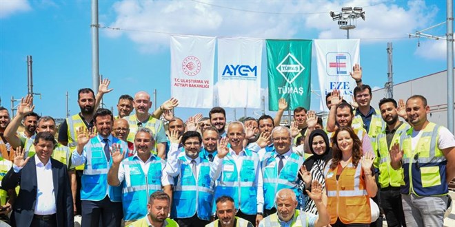 Ulaştırma Bakanı Gebze OSB-Darıca Sahil Metro Hattı'nda ilk ray kaynağını yaptı