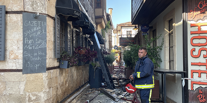 Butik otelde çıkan yangında 2 turist öldü, 10 kişi yaralandı