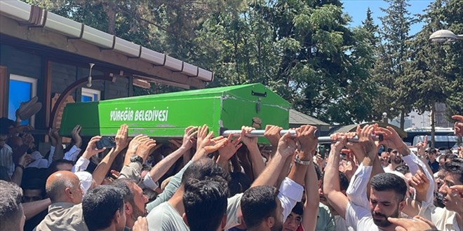 Adana'da bıçaklı saldırıda ölen HÜDA PAR'lı Sacit Pişgin'in cenazesi defnedildi
