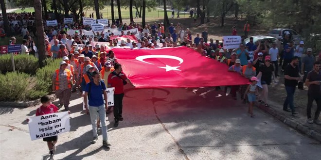 Muğla'da termik santral çalışanları aileleriyle basın açıklaması yaptı