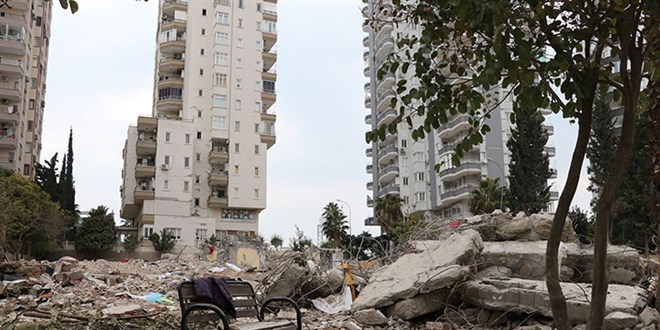 Depremde 40 kişinin öldüğü binanın 2 müteahhidine 22 yıl 6'şar ay hapis talebi