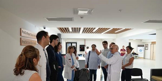 YKS'de AYT sayısal birincilerinden Mustafa Özcan Cerrahpaşa Tıp Fakültesini gezdi