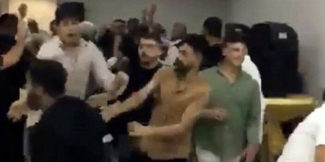 Şarkı seçimi düğünü karıştırdı | Sandalyeler havada uçuştu
