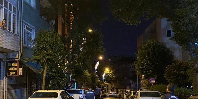 Bayrampaşa'da sokak ortasında çatışma çıktı, 1 polis memuru yaralandı