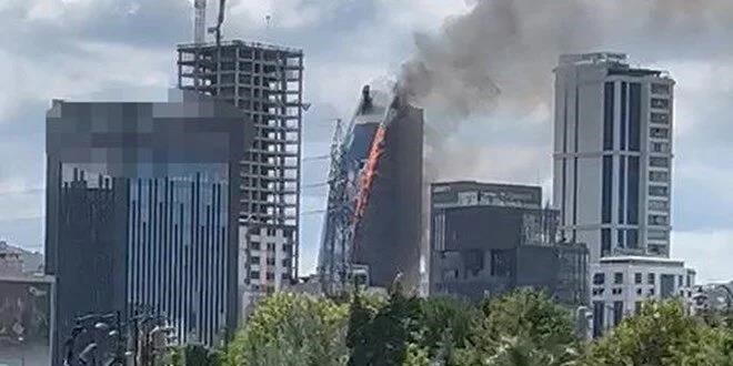 Ataşehir'de 17 katlı iş merkezinde yangın