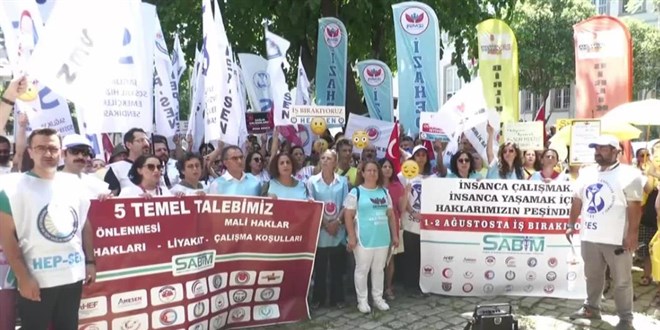 Sağlık çalışanları İzmir'de iş bıraktı