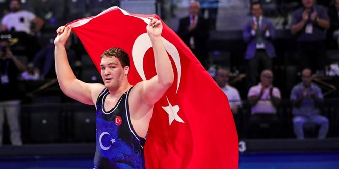Cemal Yusuf Bakır, 110 kiloda dünya şampiyonu oldu
