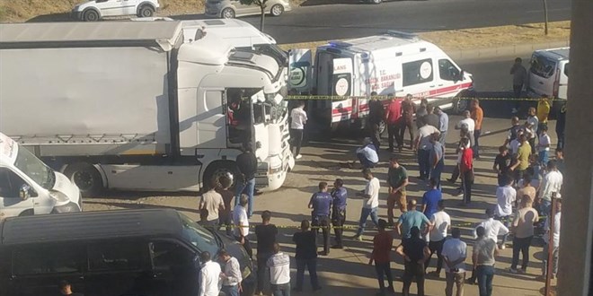Kazada tırın camından giren demir çubuklar 19 yaşındaki genci hayattan kopardı