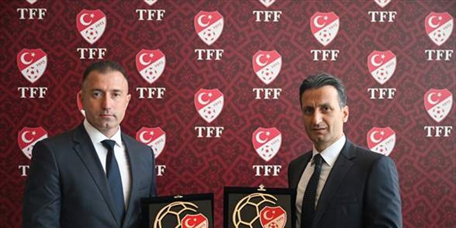Türk hakemliğinin emektarları Gökçek ve Arslanboğa, kariyerlerine VAR'da devam edecek